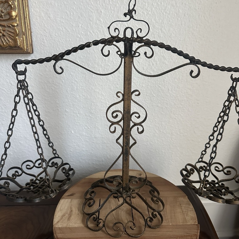 Vintage Hanging Scales of Justice Brown 14.25 inches Wrought Iron Rustic USA - Picture 2 of 10